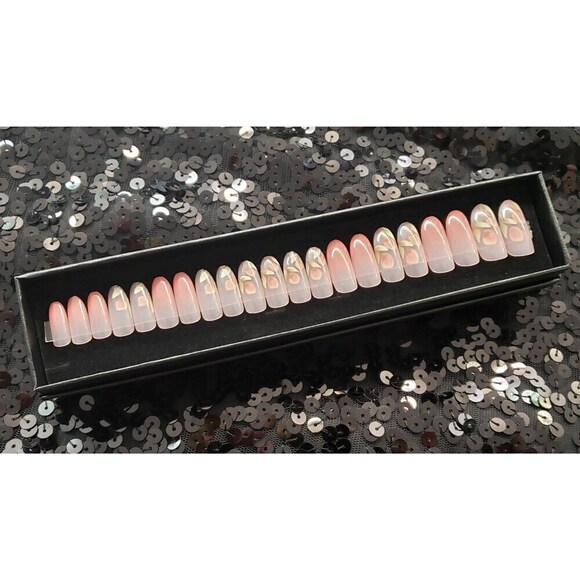 Rosie Press On Nail Set - Picture 2 of 2